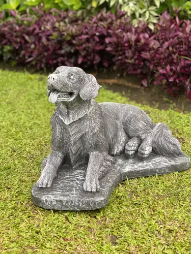 Artikelbild des Artikels “Cooper - Golden Retriever, liegend,  65cm L | Steinguss “